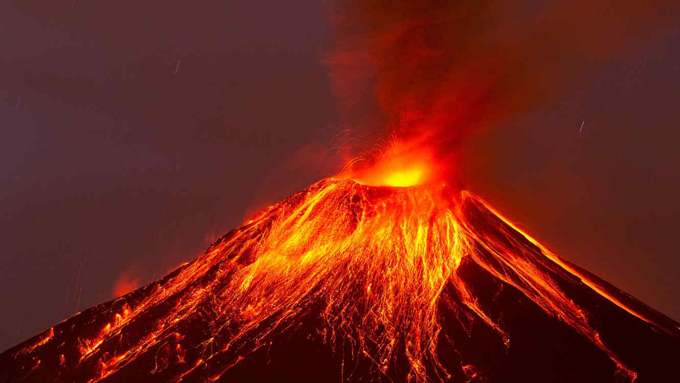 Cómo hacer que un volcán erupcione